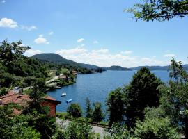 Campeggio Punta di Crabbia, glamping site in Pettenasco