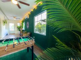 Dream Home 10 Min To Beach W Shared Pool #21, hotel med parkering i Clearwater