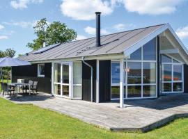 Lovely Home In Hadsund With Kitchen, hótel með bílastæði í Haslevgårde