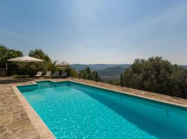 Amazing Home In Oprtalj With Outdoor Swimming Pool, Wifi And Private Swimming Pool, hotel di Oprtalj