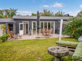 Stunning Home In Anholt With Wifi And 4 Bedrooms, hytte i Anholt