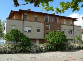 Ágnes Apartman - közvetlen Balaton-parti szálláshely, hotel v destinaci Balatonboglár