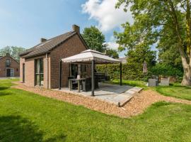 Holiday Home Forest Cottage Ewijk incl- hot tub by Interhome, semesterhus i Ewijk