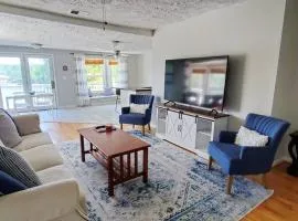The Great Escape - Lakefront Rental with Views