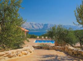 Ferienhaus Luisa Insel Brac - Kamin, Pool, Grill, Olivengrundstück, hotel in Pučišća