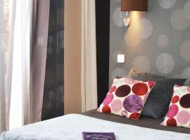 "POUR VOUS" studio dans villa avec piscine, hotel i Mèze