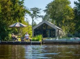 Pean-buiten Waterlodges