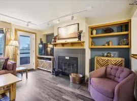 Blissful Two bedroom Two bathroom Highridge A9 Condominium for Sport Center