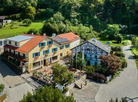 Zum blauen Hecht, hotel v destinaci Kipfenberg