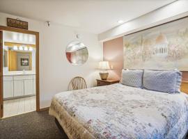 Highridge B16A Inviting Queen Room for Two with Access to Pool and Hot Tub, hotel in Killington