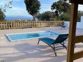 Grand chalet d’été avec piscine, hotel di Bonifacio