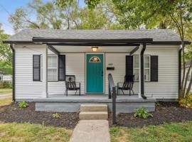 Elm Two Bedroom House in Historic Loveland, vacation rental in Loveland