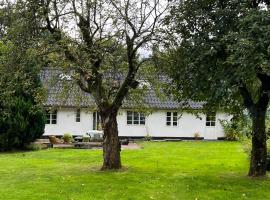 Hærvejshuset, villa in Sommersted