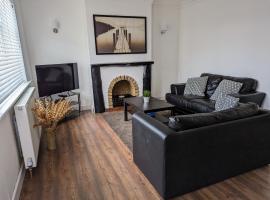 The Crescent, 3 bed house with 2-3 parking spaces, great for contractors and family, self catering accommodation in Kent