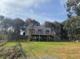 Linda casa con vista al mar La Ballena, αγροικία σε Guaquen