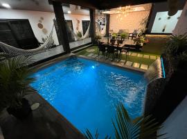 Casa en San Clemente con piscina: San Clemente'de bir otel