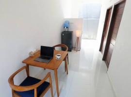Mini tropical home with office, hotel en Krambitan