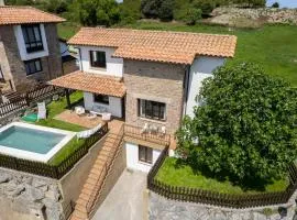 Wishome-Casa con bonito jardín y piscina, ideal para familias, cerca de Comillas