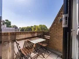 Luxury 3 Bedroom Flat with Balcony in Westbourne Park