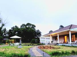 Villa Wodeyarmutt Tropical luxury living, hotel in Sringeri