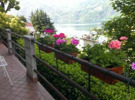 Holiday Home - Lake and Guzzi view, holiday home in Mandello del Lario