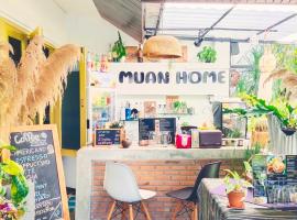 ม่วนโฮม muan home café&stay, quarto em acomodação popular em Ban Don