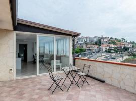 Caravaggio Apartment with Terrace, íbúð í Catania