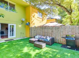 5 Mi to Hard Rock Stadium! Convenient World Cup HQ, hotel en Opa-locka