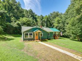 Weaverville Retreat with Private Hiking Trail!, cottage in Weaverville