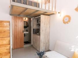 Loft House, itsepalvelumajoitus kohteessa Tinos Town