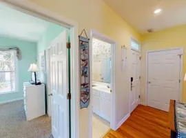 Beautiful 2BR 2BA Lakeside Villa with Lake Views