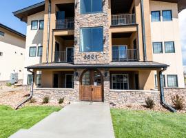 2 Bedroom Fully Furnished Luxury Apartment 304, lyxhotell i Colorado Springs
