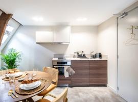 New Family top floor apartment Utopia 10min to Rotterdam central city app5, bed and breakfast en Schiedam