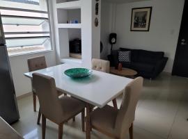 Espectacular y amplio apartamento amoblado, feriebolig i Barranquilla