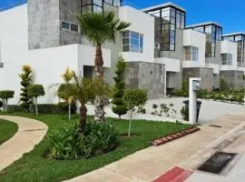 BEACH VIEWS-3BD Townhouse w/pool & A/C