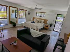 'Stay in Carrara' A guest house not a share house, hotel near Metricon Stadium, Gold Coast