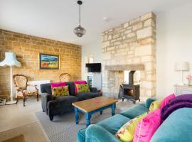 Anchor Weighbridge House, Winchcombe - 4 bed, 4 bath, holiday home in Winchcombe