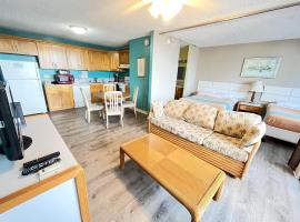 Royal Kuhio 1702 - Spacious Studio with Stunning Mountain City Views in the Heart of Waikiki!, cottage a Honolulu