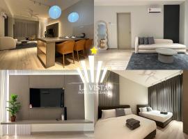 Bali Residences Melaka by Lá VISTA، بيت عطلات شاطئي في ميلاكا