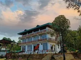 Lap Of Himalayas Resort