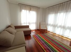 Apartment with parking "Hola Oviedo", hotel near Asturian Institute of Dentistry, Oviedo