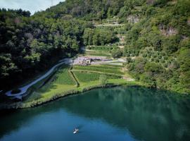 Agriturismo Scraleca، فندق في Angolo Terme