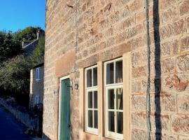 18th-Century three-bedroom Mill Worker's Cottage, hotel i Cromford