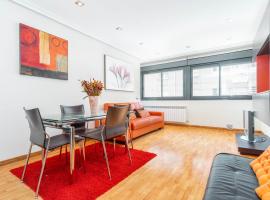 Apartamento con garaje، فندق في لوانكو