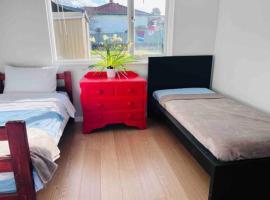 Twin Room -2single beds in share house in Queanbeyan & Canberra, hotel in Queanbeyan