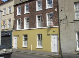 Cathedral Cottage, holiday home in Derry Londonderry