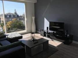 Superbe appartement proche Bordeaux pied du tram, lägenhet i Lormont