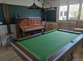 Suite avec billard et jacuzzi, homestay in Bergerac