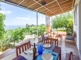 Lovely Home In Staletti With House Sea View, maison de vacances à Stalettì