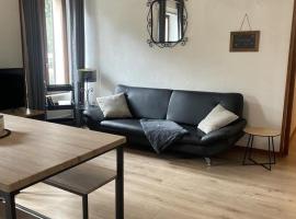 Superbe appartement face au Château - 2 chambres 5 pers - VERLAINE, готель у місті Седан